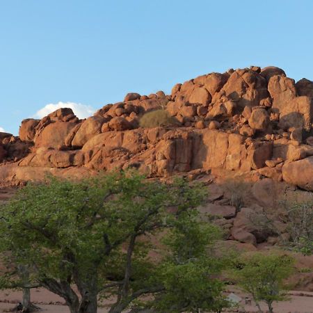 Ozohere Campsite And Himba Village Uis Bagian luar foto