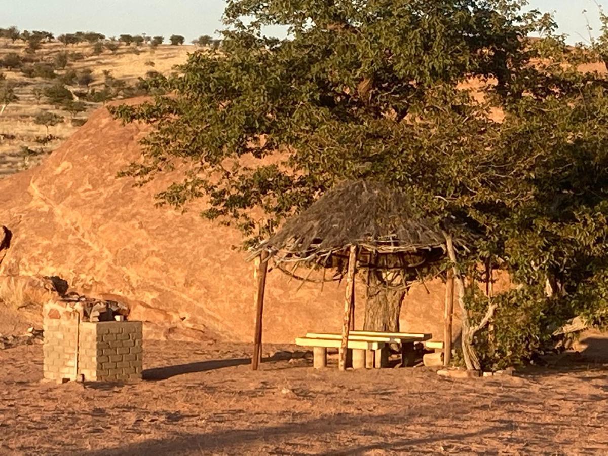 Ozohere Campsite And Himba Village Uis Bagian luar foto