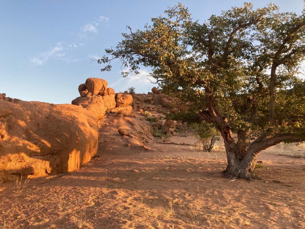 Ozohere Campsite And Himba Village Uis Bagian luar foto
