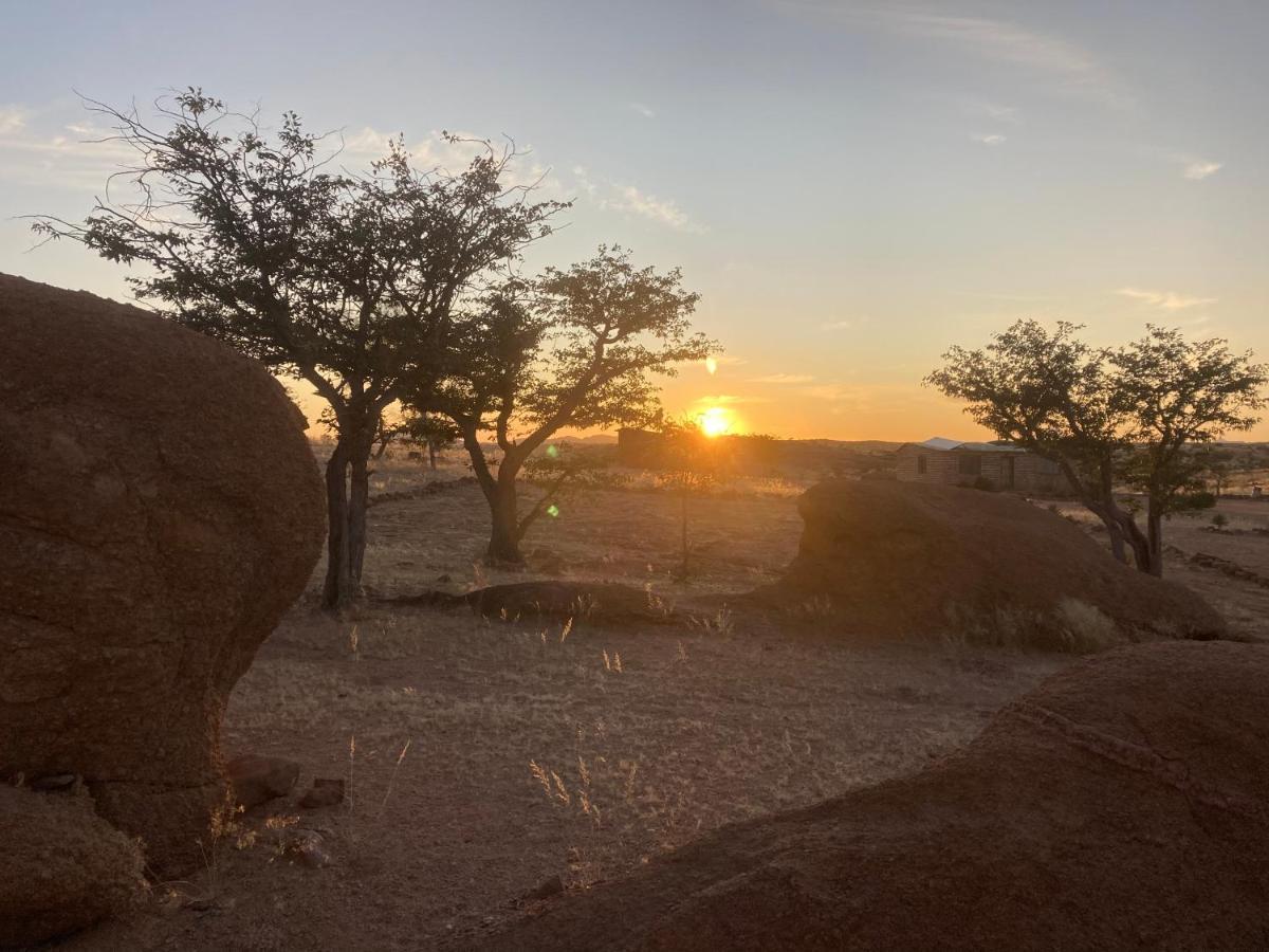 Ozohere Campsite And Himba Village Uis Bagian luar foto