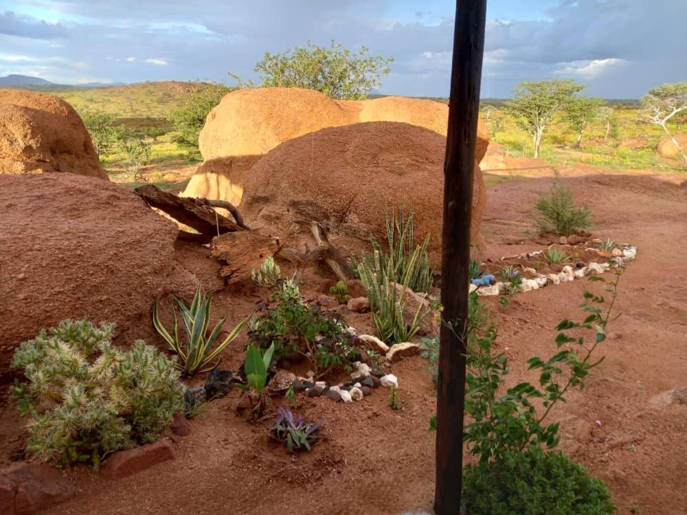 Ozohere Campsite And Himba Village Uis Bagian luar foto