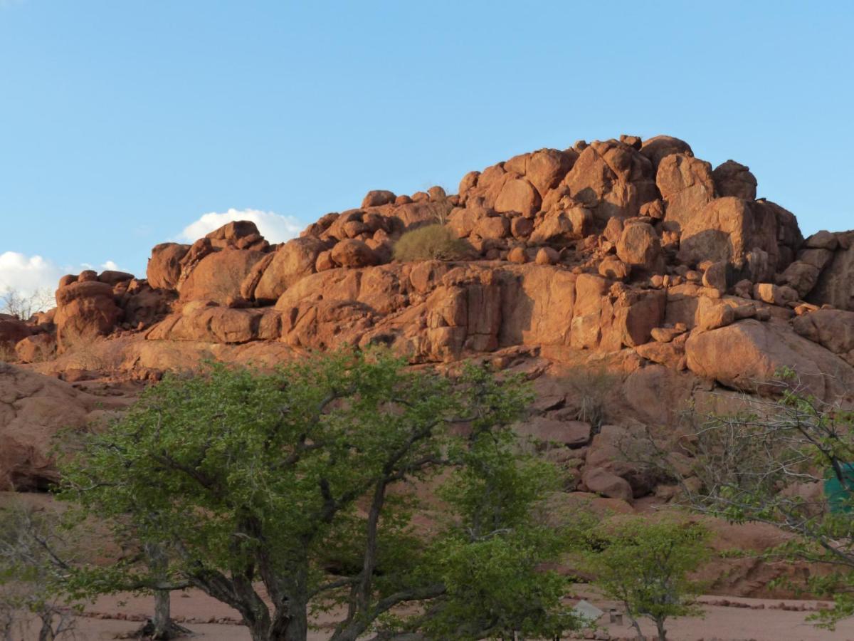 Ozohere Campsite And Himba Village Uis Bagian luar foto